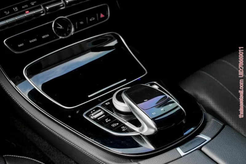 Mercedes-Benz E350e AVANTGARDE ปี 2019E-Class Plug-in Hybrid บ้านมือเดียว ไมล์ 73,xxx KM - รูปภาพ 3