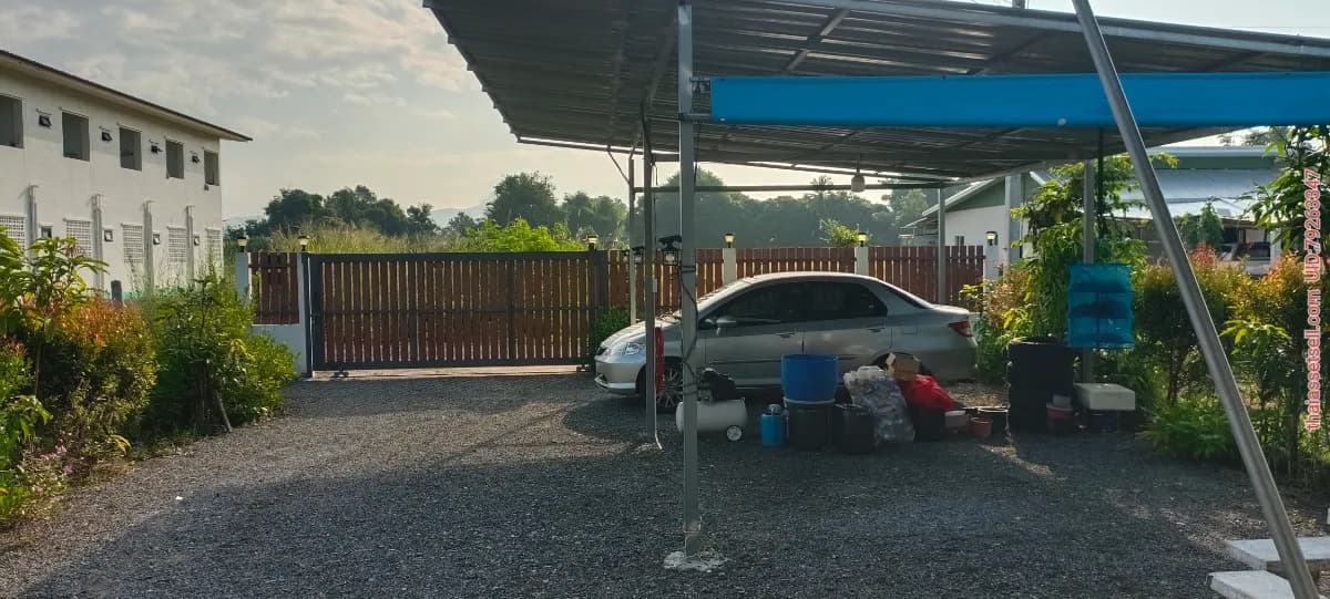 ขายบ้านพร้อมที่ดิน 2 ห้องนอน 1 ห้องทำงาน 1 ห้องโถงใหญ่ 1 ห้องครัว 2 ห้องน้ำพร้อมลานจอดรถติดแอร์ทุกห้อง มีระเบียงนั่งเล่นอายุบ้าน 2 ปี แม่ริม เชียงใหม่