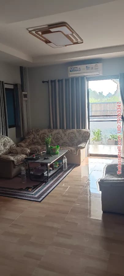 ขายบ้านพร้อมที่ดิน 2 ห้องนอน 1 ห้องทำงาน 1 ห้องโถงใหญ่ 1 ห้องครัว 2 ห้องน้ำพร้อมลานจอดรถติดแอร์ทุกห้อง มีระเบียงนั่งเล่นอายุบ้าน 2 ปี แม่ริม เชียงใหม่
