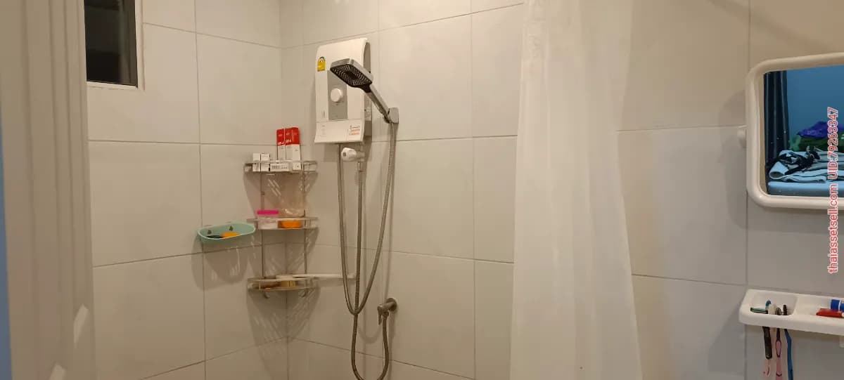 ขายบ้านพร้อมที่ดิน 2 ห้องนอน 1 ห้องทำงาน 1 ห้องโถงใหญ่ 1 ห้องครัว 2 ห้องน้ำพร้อมลานจอดรถติดแอร์ทุกห้อง มีระเบียงนั่งเล่นอายุบ้าน 2 ปี แม่ริม เชียงใหม่