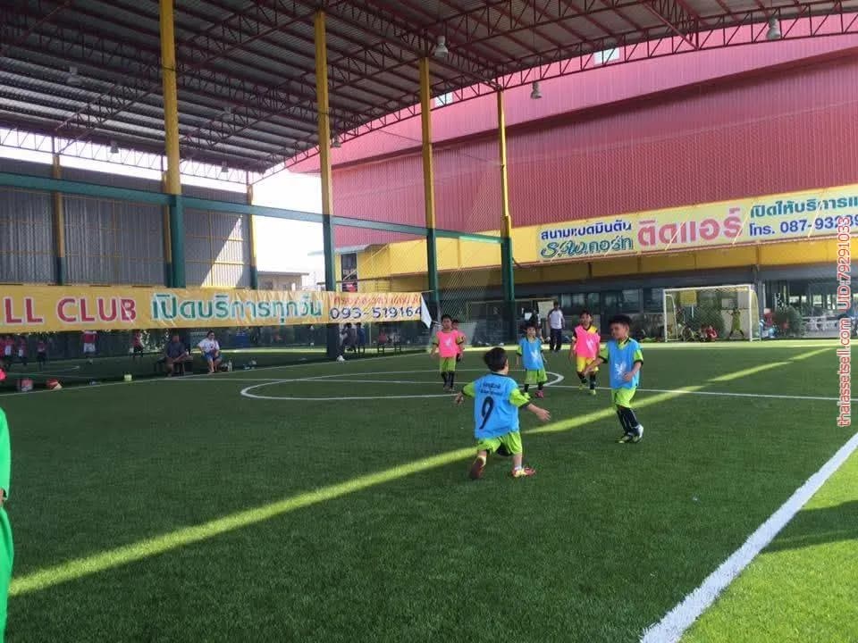 S.W. FOOTBALL CLUB สนามฟุตบอลหญ้าเทียมขนาดมาตรฐาน ค่าบริการถูกที่สุด บางบัวทอง นนทบุรี - รูปภาพที่ 3